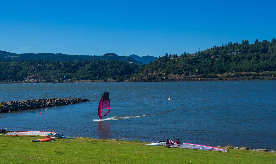 The Dalles, Oregon, Usa, Wind Surfers In The World Famous Columbia River Gorge